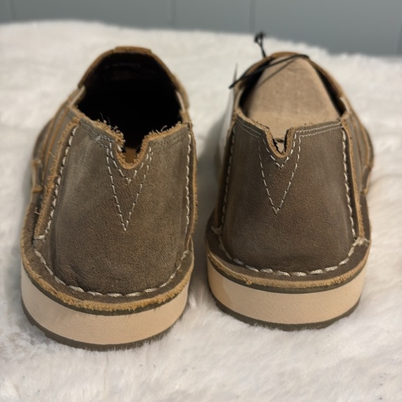 NWT Ariat cruiser brown bomber shoes - Picture 3 of 11